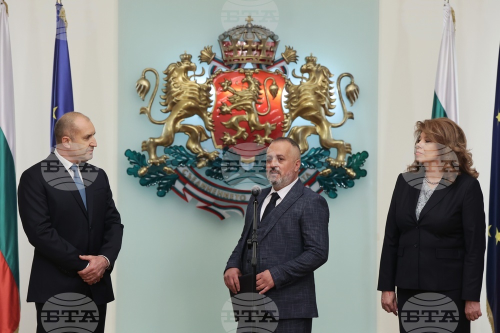 Президент - български документи за самоличност - връчване