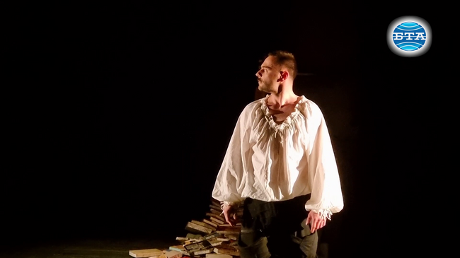 Премиера на пиесата „Хамлетмашина“ на Хайнер Мюлер представя младият режисьор Любомир Кръстев в Монтана