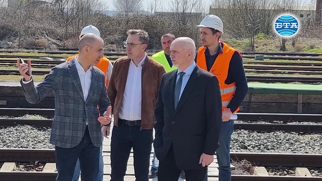 За раздаване на заплати в НКЖИ са използвани 58 млн. лева от европроекти, каза министър Николай Събев