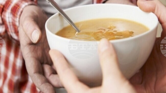 Възрастни и нуждаещи се в община Елхово ще продължат да получават безплатна храна по проекта „Топъл обяд“