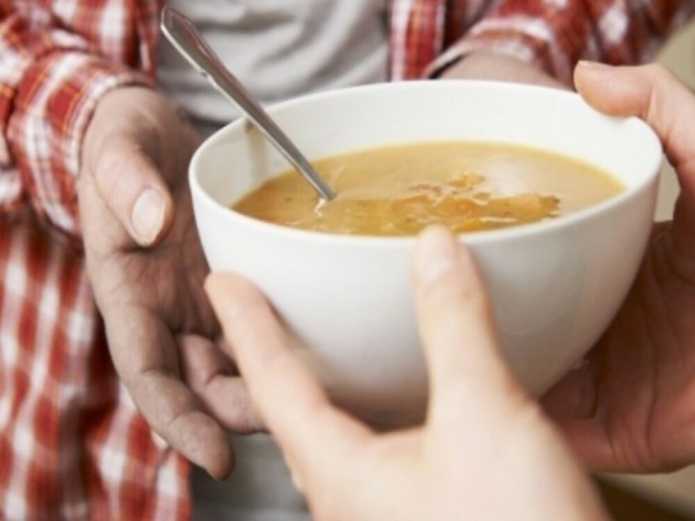 Възрастни и нуждаещи се в община Елхово ще продължат да получават безплатна храна по проекта „Топъл обяд“