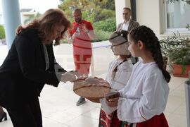 Кипър - Илияна Йотова - българско училище - посещение