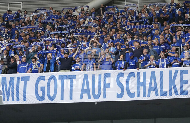 Ръководството на Шалке 04 води преговори с Раул за нов старши треньор на отбора