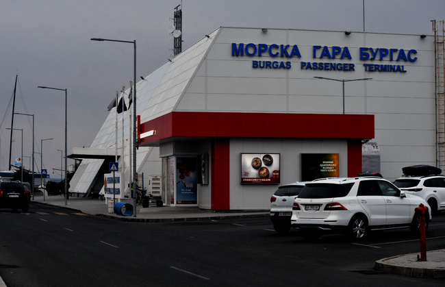 Морската гара в Бургас се превръща в буферна зона за украинските бежанци; оттам те ще бъдат превозвани в хотели и бази във вътрешността на страната