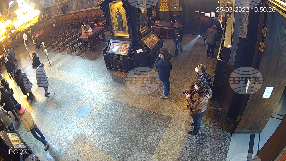От митрополитския храм "Св. Неделя" е открадната касичката на БЧК със средства за Украйна