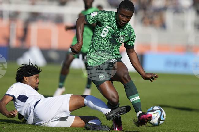 Нигерийският национал Точукву Нади пристигна във Франция за подпис с Олимпик Марсилия