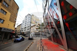 Сградата на Представителството на ЕК в България - изцапана с червена боя