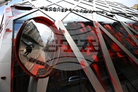 Сградата на Представителството на ЕК в България - изцапана с червена боя