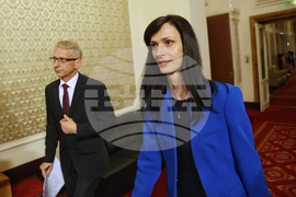 Парламент - Мария Габриел - Николай Денков - изявление