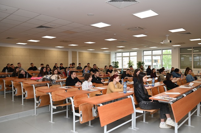 Нови дати за предварителни изпити във формат ДЗИ в УНСС