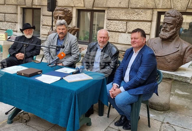 Варна - Асоциация на българите по света - паметници - подарък