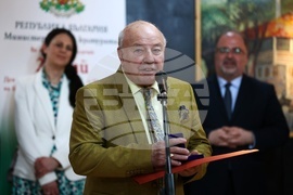 Награди „Златен век"