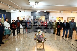 Награди „Златен век"