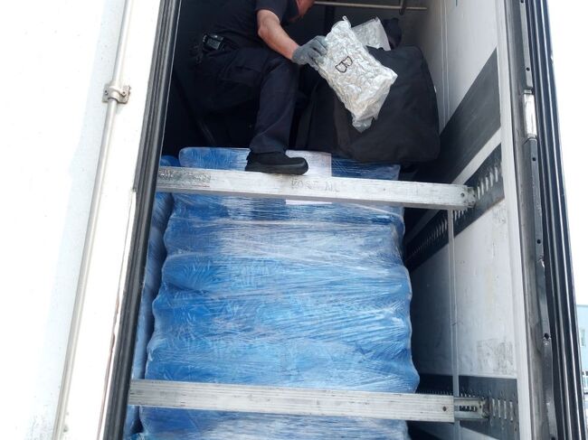 Апелативна прокуратура – София: Водач на товарен автомобил е задържан за трафик на марихуана през Дунав мост 2