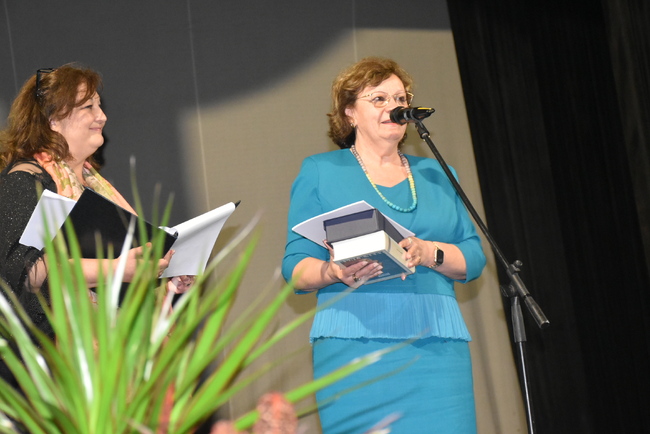 Община Ловеч: В Ловеч отличиха директори, учители и ученици с принос за образователната дейност