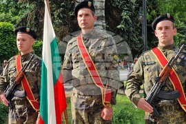 Ловеч - Панайот Пипков - барелеф