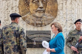 Ловеч - Панайот Пипков - барелеф