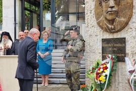 Ловеч - Панайот Пипков - барелеф