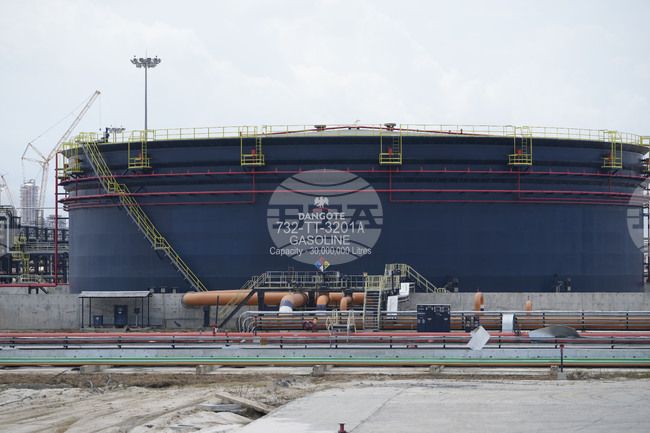 Най-голямата рафинерия в Африка започва износ на горива от Нигерия към няколко държави от Западна Африка