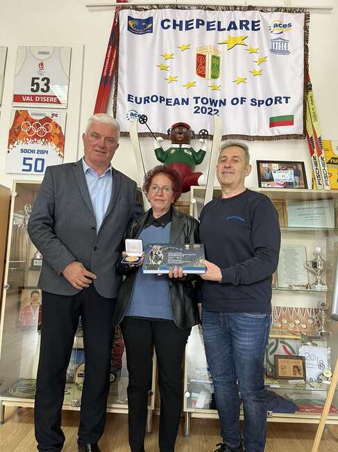 Община Чепеларе: Музей на ските и ски спорта в гр. Чепеларе получи ценен подарък от Българския олимпийски комитет за юбилейната си годишнина