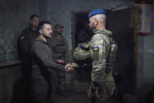 Контраофанзивата не е като холивудски филм, Украйна напредва на бойното поле, заяви Зеленски в интервю за Би Би Си