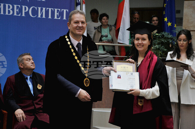 Бургас - БСУ - дипломи - връчване