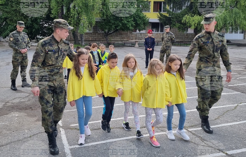 Шумен - военен факултет - деца