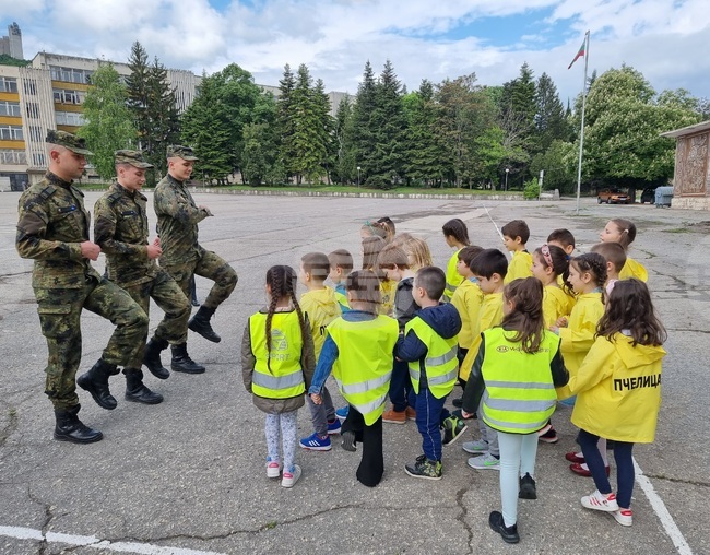 Шумен - военен факултет - обучение на деца