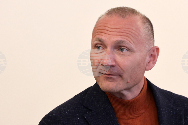 Няма натиск от страна на президента Румен Радев за сключване на договора на "Булгаргаз" с "Боташ", каза в парламента бившият служебен енергиен министър Росен Христов