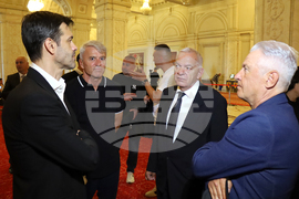 Румъния - Български футболни звезди - Парламент - посещение