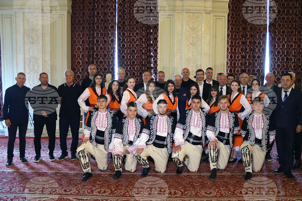 Румъния - Български футболни звезди - Парламент - посещение