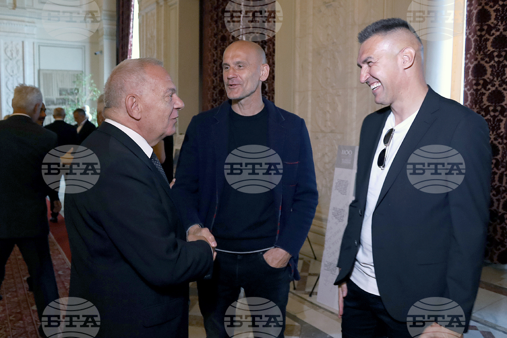 Румъния - Български футболни звезди - Парламент - посещение