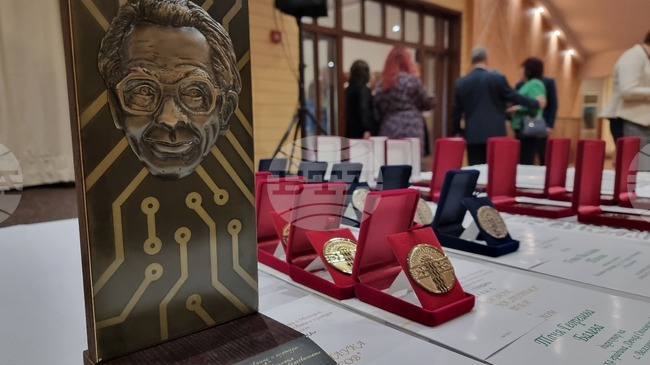 Обявиха номинациите за награди на Община Тунджа за просветни и културни дейци по повод 24 май