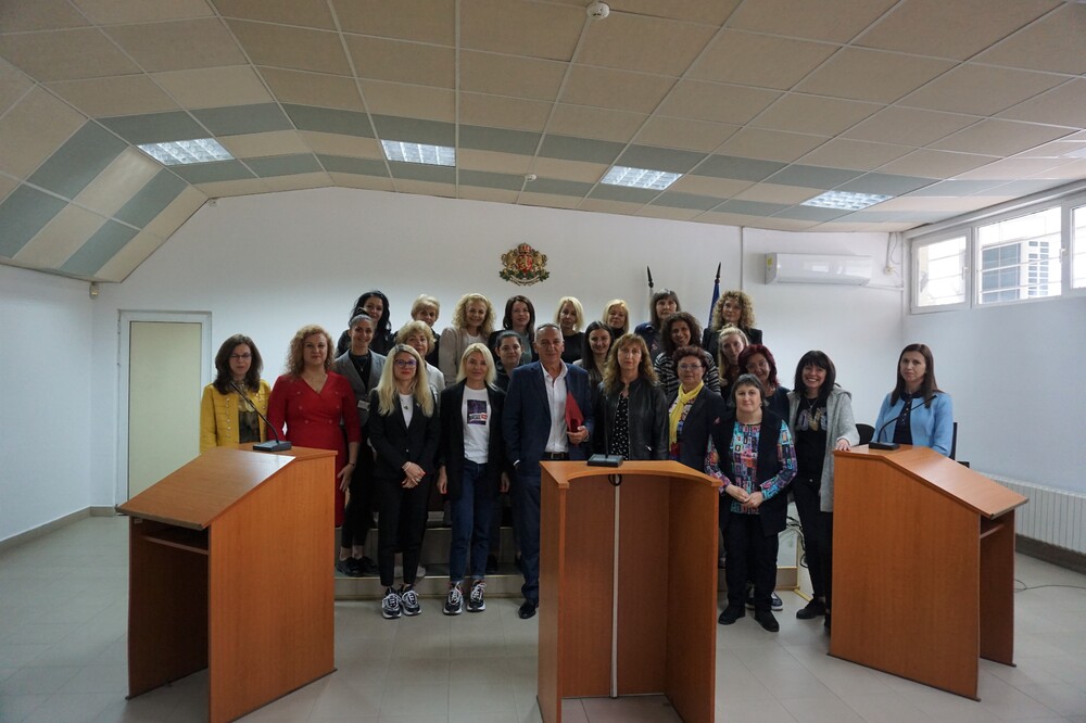 Заместник-председателят на Окръжен съд – Кърджали Валентин Спасов получи личен почетен знак „първа степен – златен“ от Съдийската колегия на Висшия съдебен съвет по повод пенсионирането си