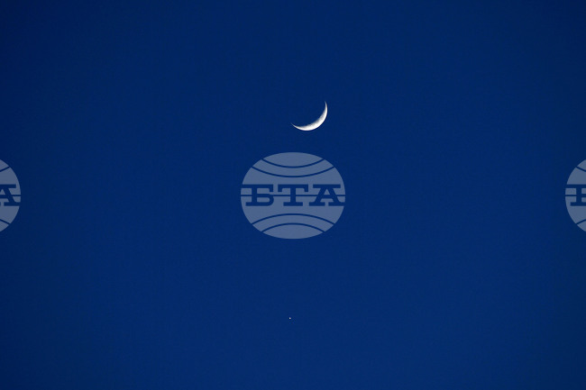 Луна и Венера