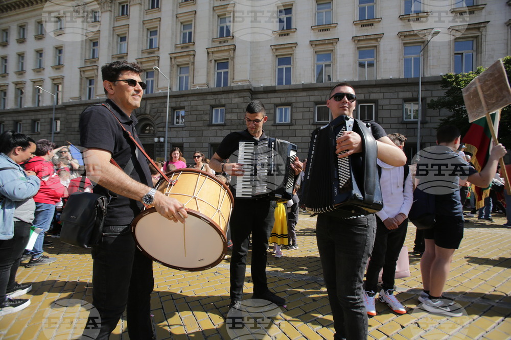 Тържествено шествие - 24 май