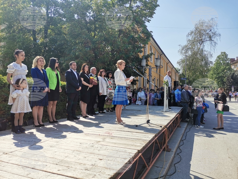 Hundreds Join May 24 Procession in Gabrovo