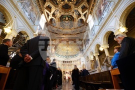 Италия - Базилика „Сан Клементе” - литургия