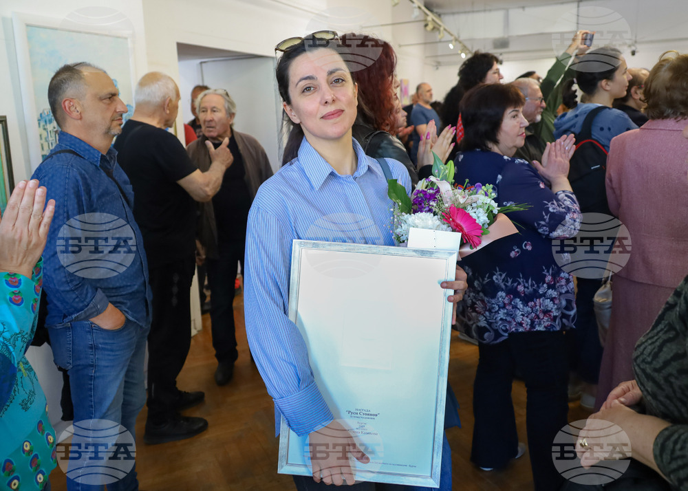 Милена Казакова получи отличието "Млад художник на годината" в Бургас