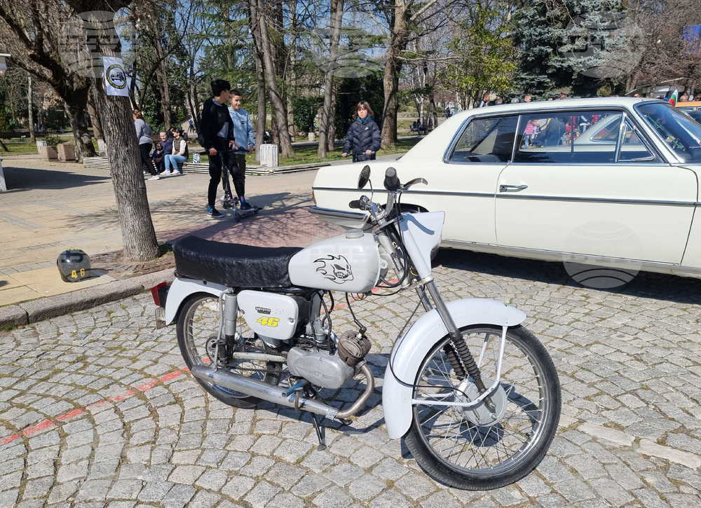 Кърджали - изложение - ретро автомобили