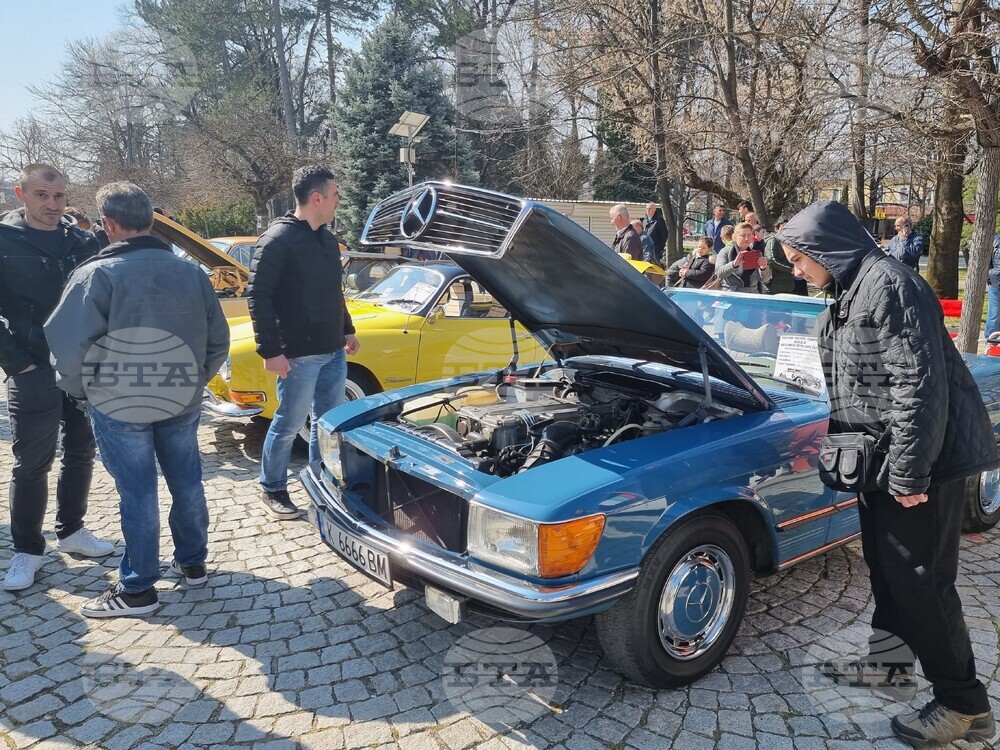 Кърджали - изложение - ретро автомобили