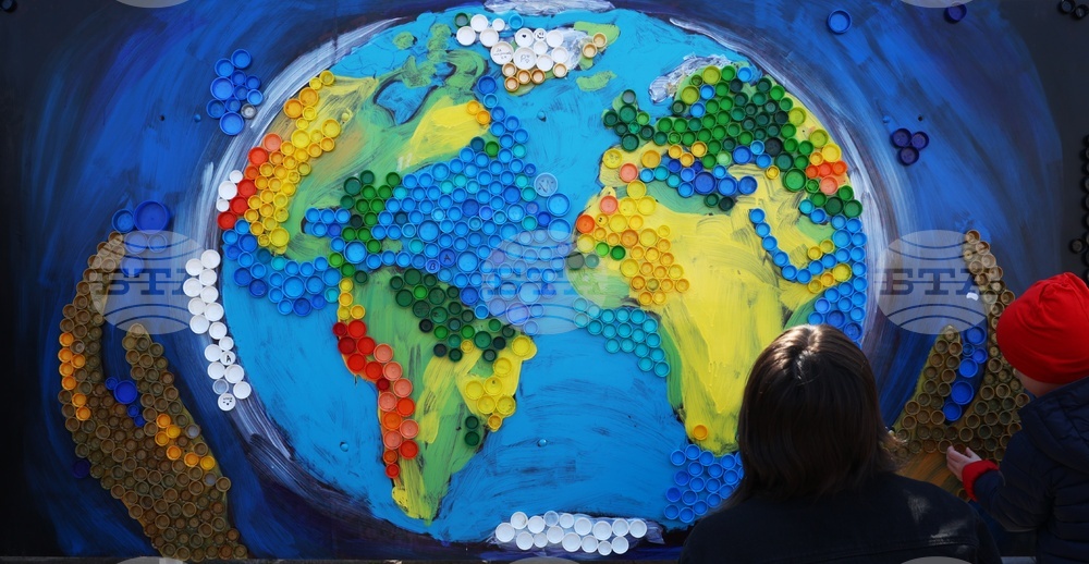 Арт мозайка от капачки