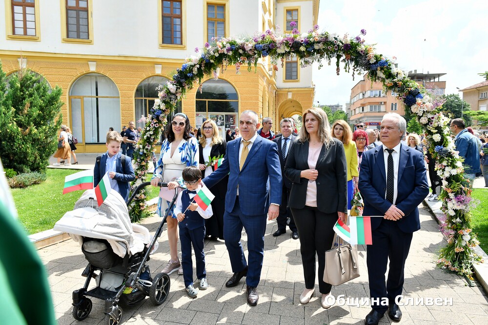 Сливен отбеляза тържествено големия празник на словото и духовността - 24 май