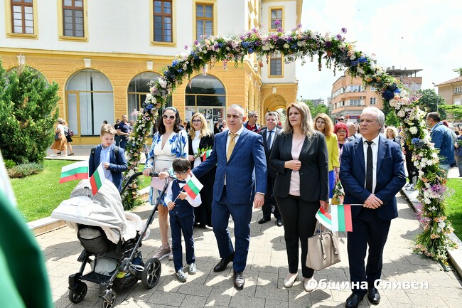 Сливен отбеляза тържествено големия празник на словото и духовността - 24 май