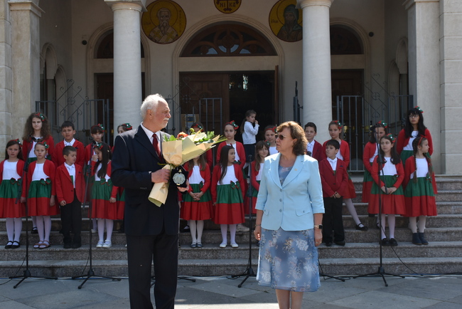Ловеч отпразнува 24 май с градско тържество и отличия за педагози, ученици и културни дейци