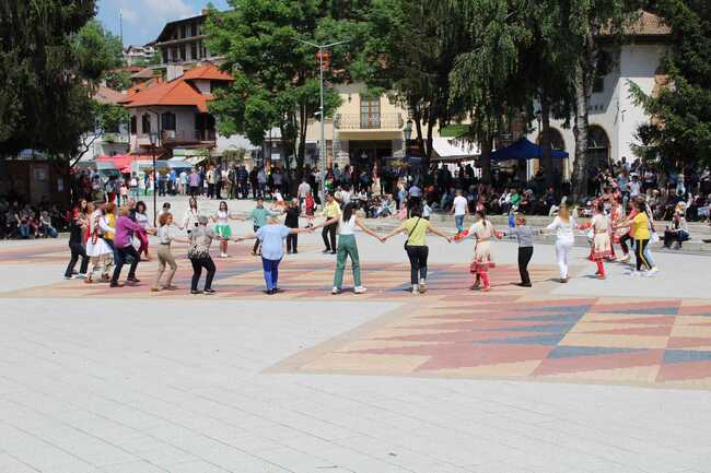 Тетевен тържествено отбеляза 24 май с шествие и празнична програма 