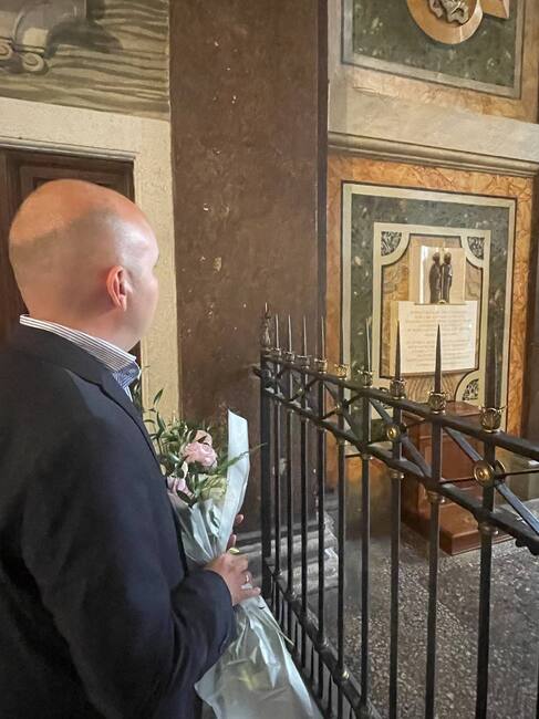 Кючюк поднесе венец на паметната плоча на Светите братя Кирил и Методий в Рим