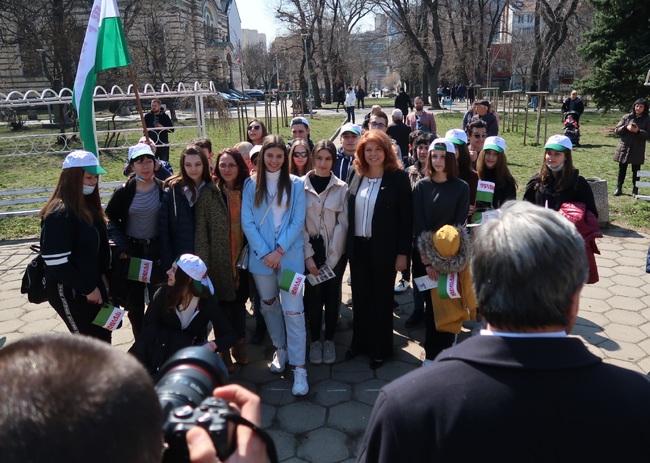 Вицепрезидентът: Да помним уроците от трагедията на тракийските бежанци и никога да не я повтаряме