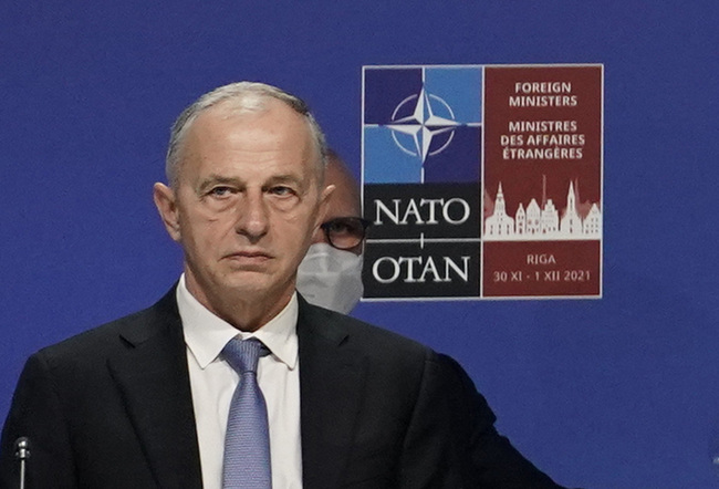 Има ли риск от военен сблъсък между НАТО и Русия - коментари от алианса и САЩ цитират руски издания