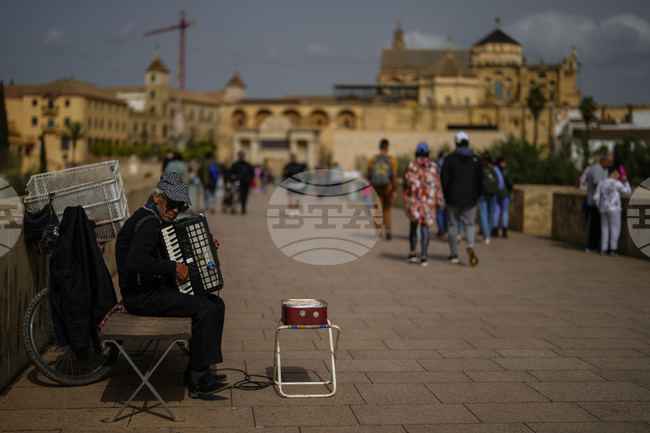 Пожар избухна в преустроената в катедрала историческа джамия на Кордоба